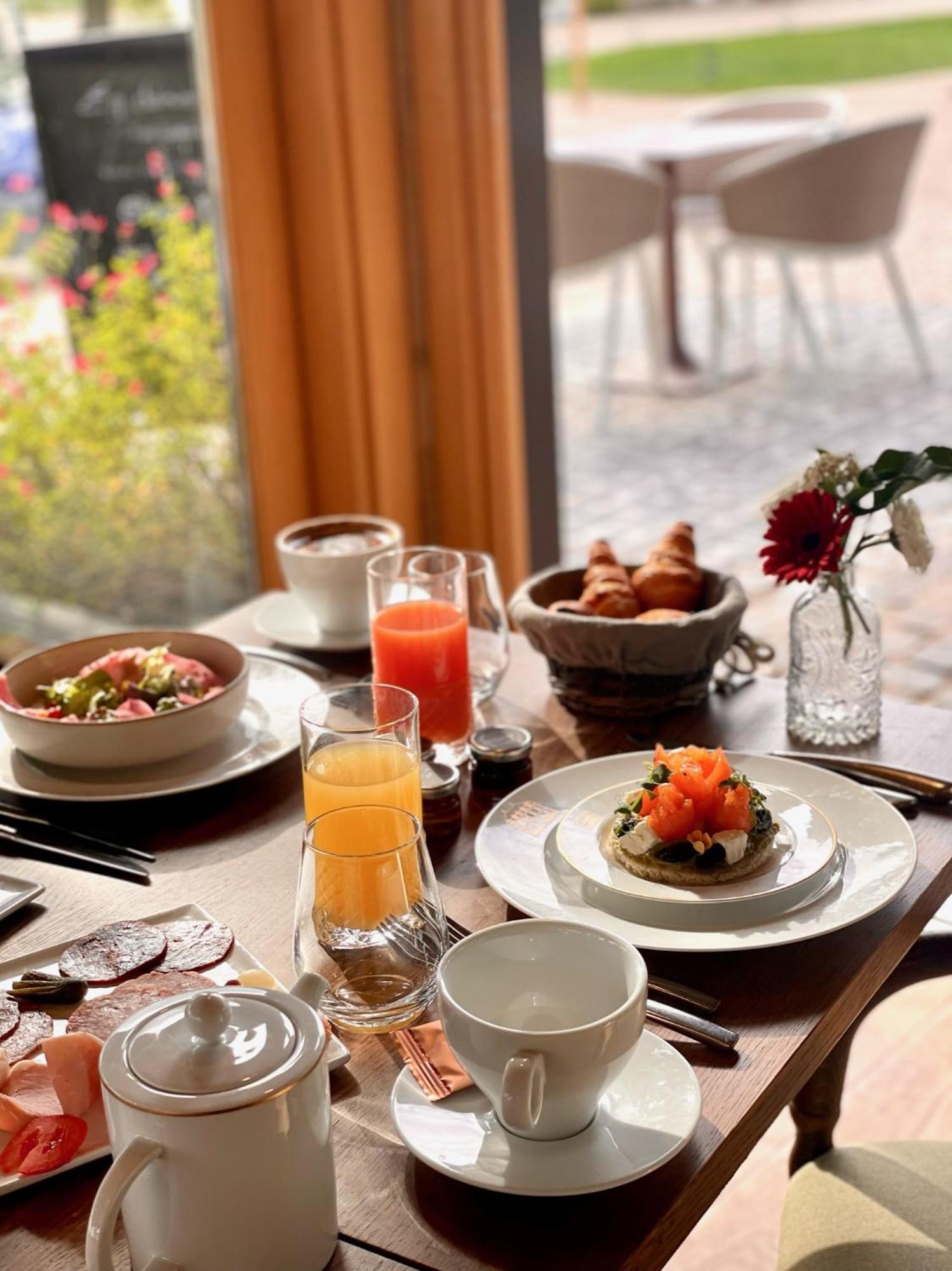 Domaine Du Roncemay - Hotel, Restaurants, Spa & Golf Aillant-sur-Tholon Bagian luar foto