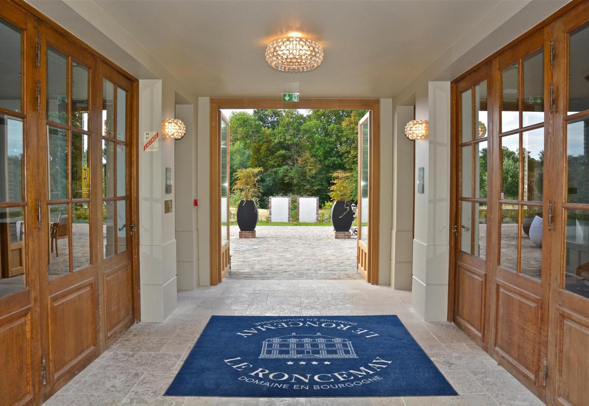 Domaine Du Roncemay - Hotel, Restaurants, Spa & Golf Aillant-sur-Tholon Bagian luar foto