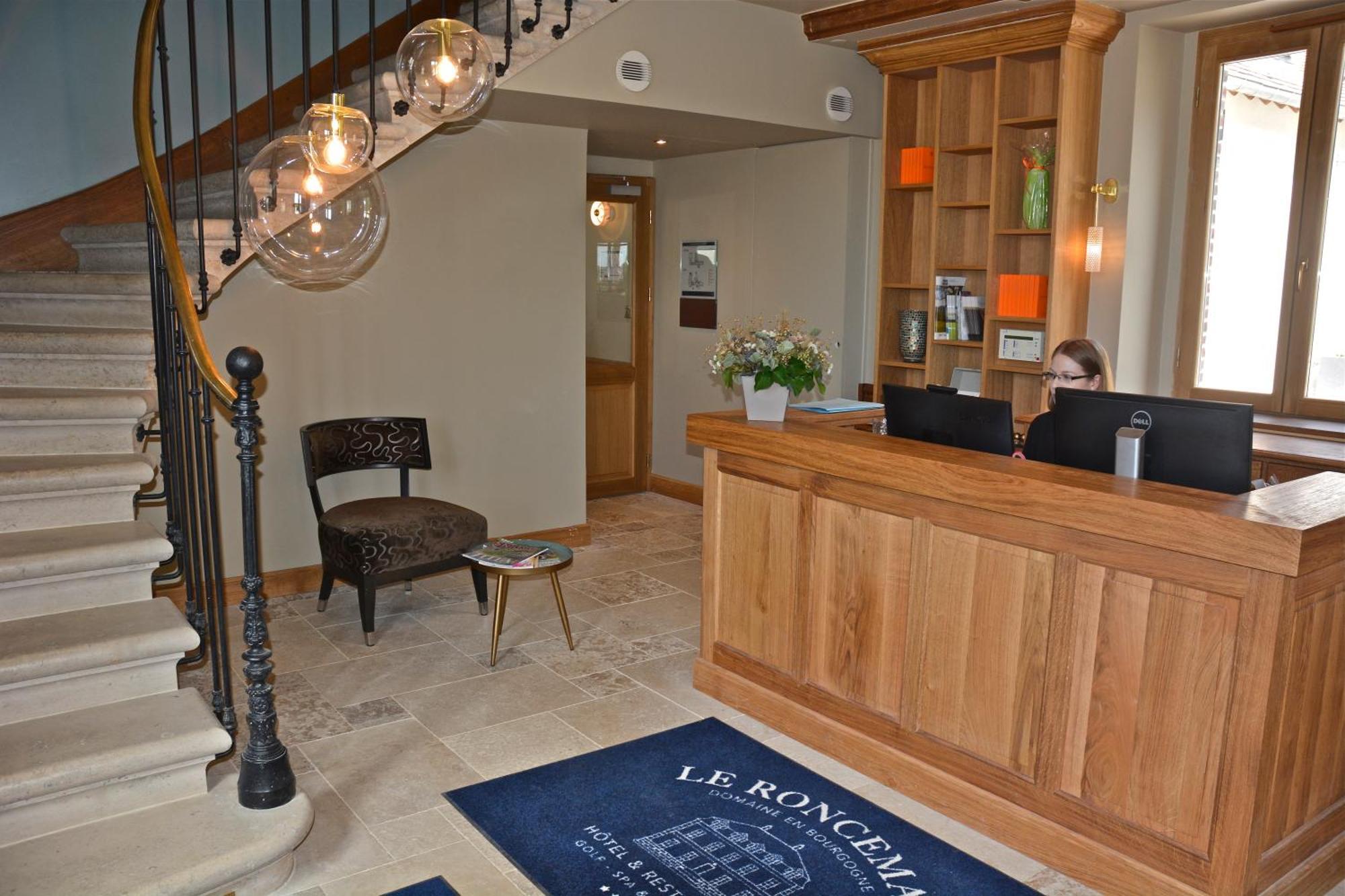 Domaine Du Roncemay - Hotel, Restaurants, Spa & Golf Aillant-sur-Tholon Bagian luar foto